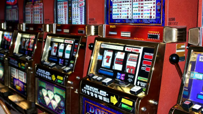 Branded Slots là gì? So sánh Branded Slots với Unbranded Slots